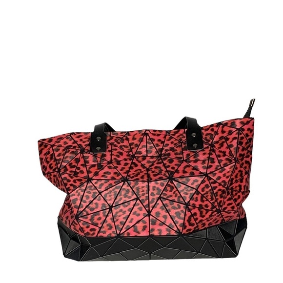 P. Luca tote coral red leopard and black geometric bendable‎ purse. - Picture 2 of 12
